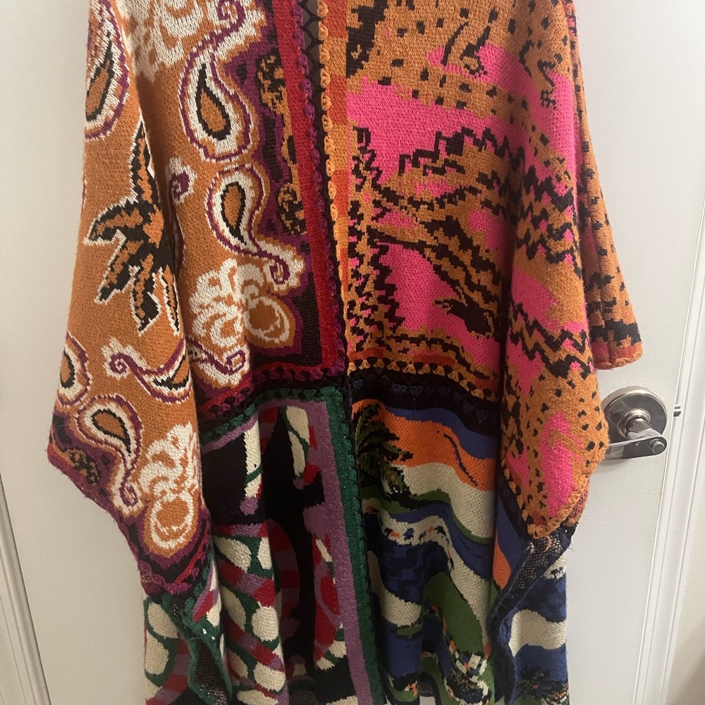 Farm Rio Sweater Cape - Picture 6 of 8